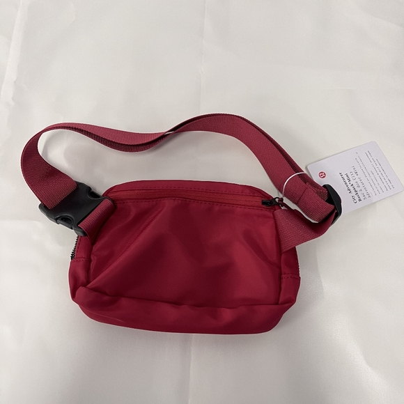 Lululemon Everyday Belt Bag - Picture 3 of 4